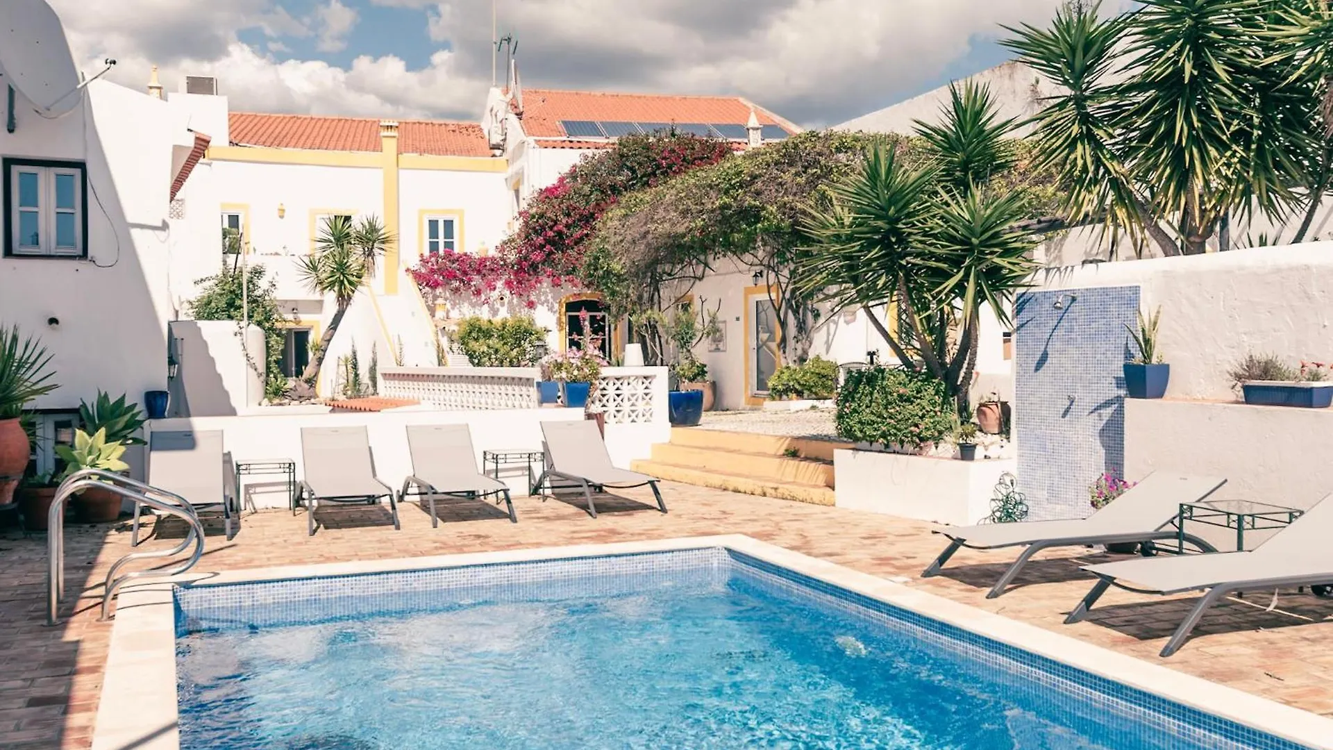 Bo Boutique Hotel & Hair Shop Estômbar