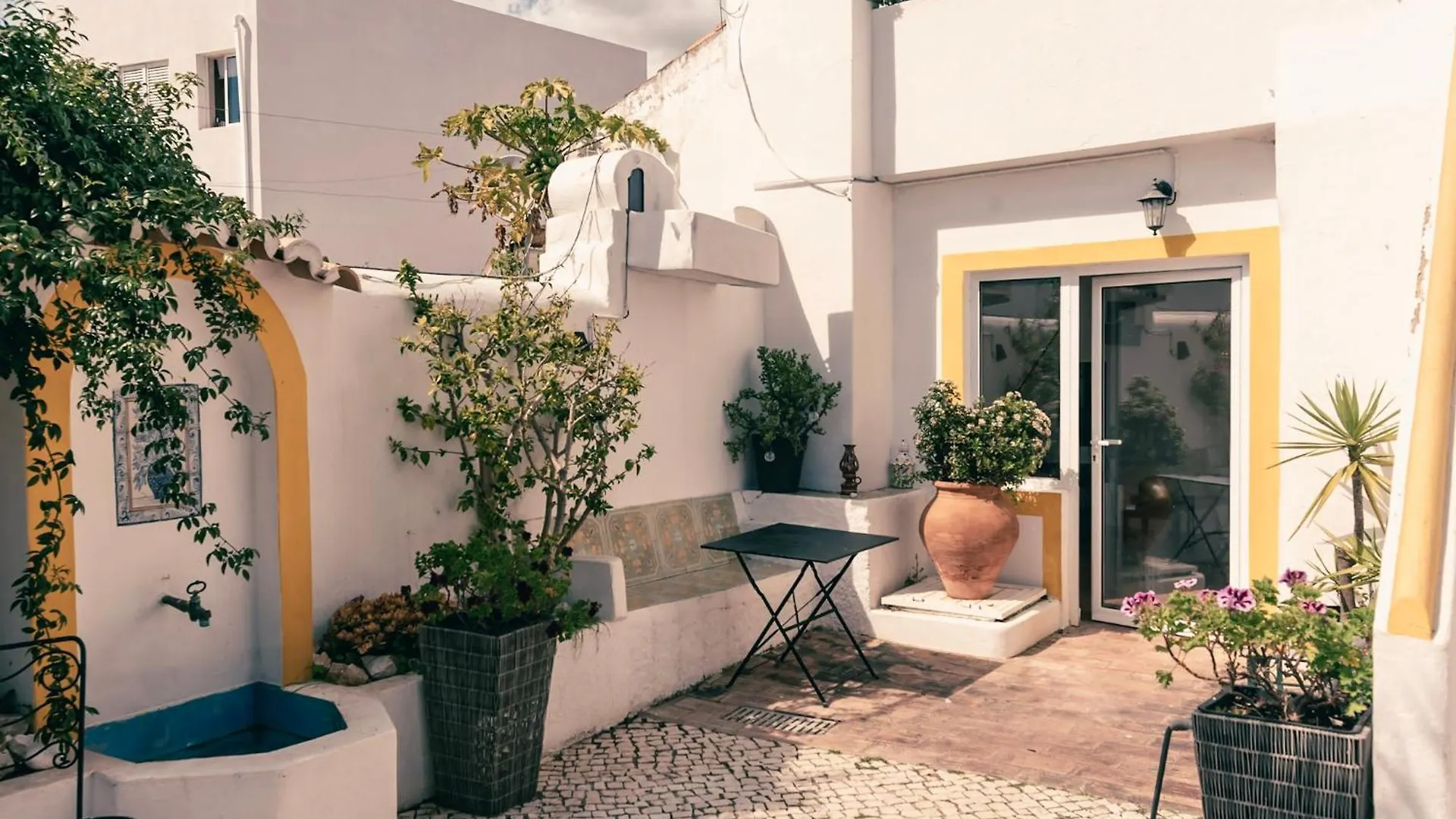 Bo Boutique Hotel & Hair Shop Estômbar 0*,