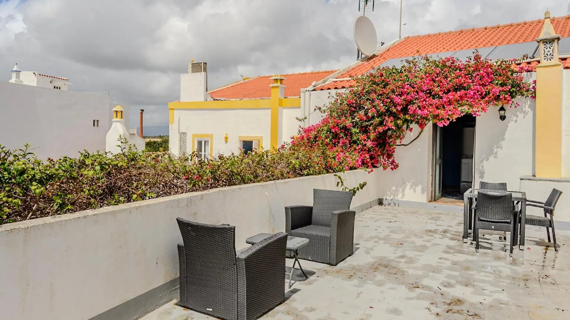 Bo Boutique Hotel & Hair Shop Estômbar